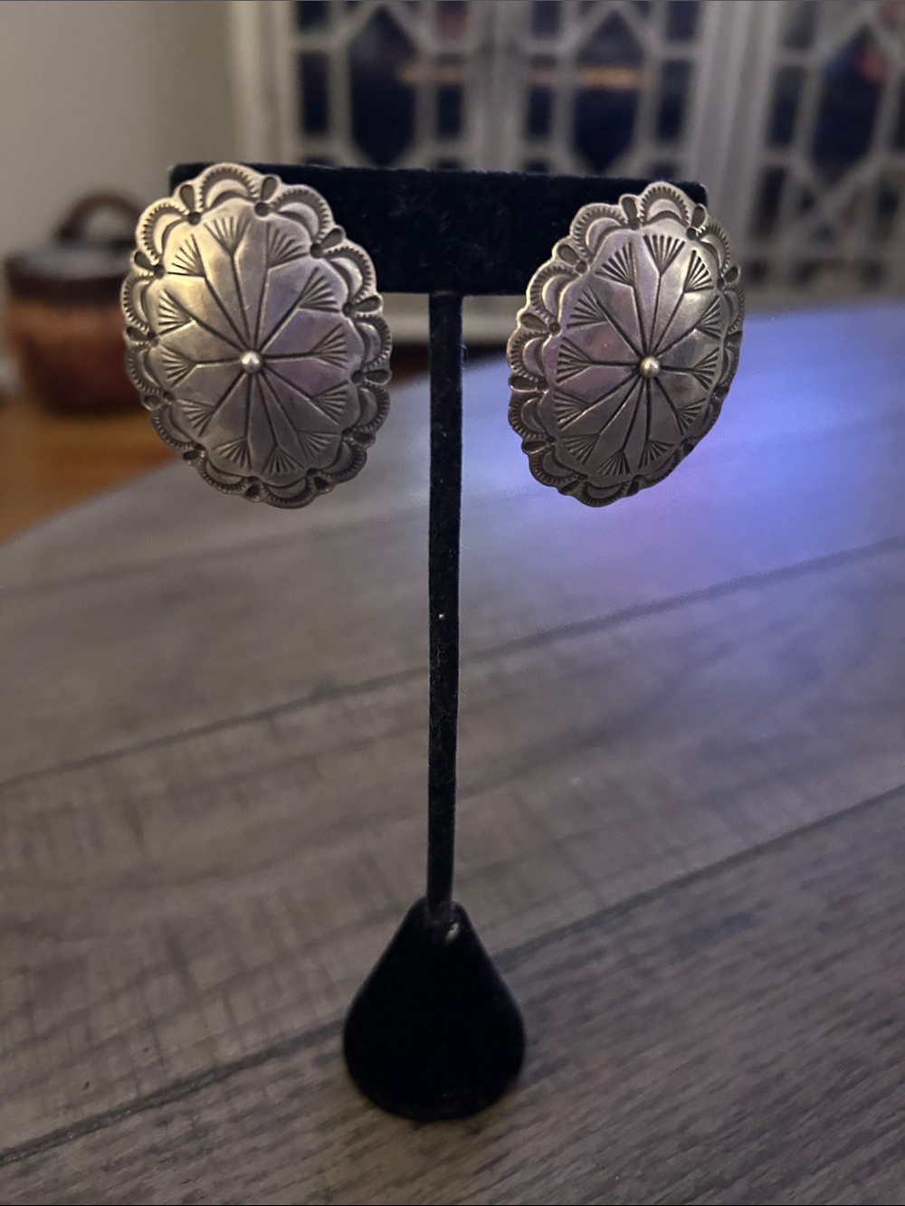 Vintage-Oval Floral Stamped Silver Tone Post Earrings